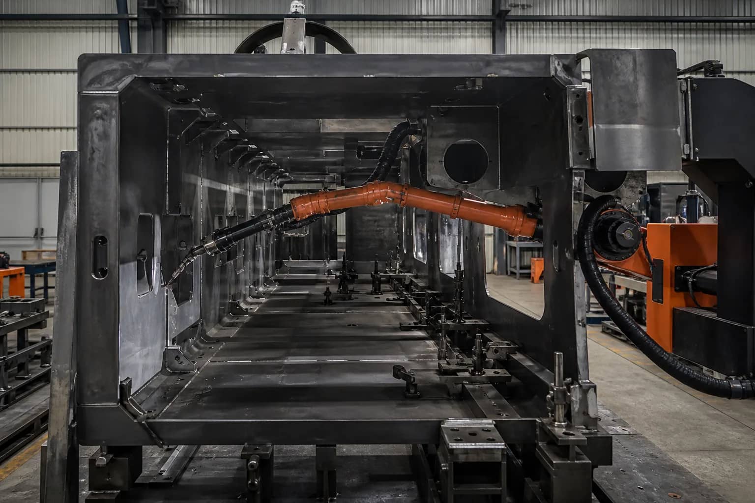 Plataforma de robot de soldadura Yaskawa AR2010 in its intended industrial application